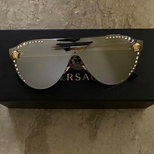 NEW Versace Crystal Stud Rock Medusa Pale Gold Aviator Sunglasses